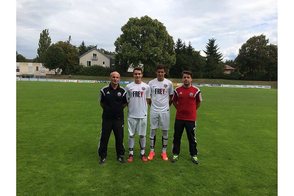 ASV U-17 Trainer Michael Karl mit den beiden  Neuzugängen Martin Gruber und Michael Lamecker sowie ASV Co-Trainer Stefan Späth