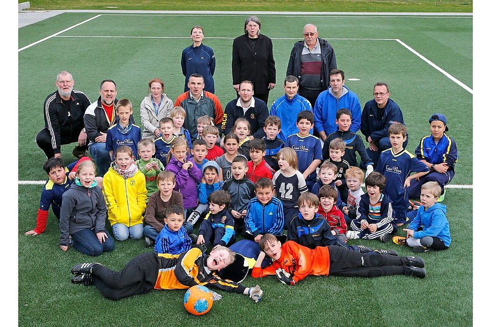 Wie eine große Familie: Die neue Jugendabteilung von Blau-Gelb Wiesbaden. Archivfoto: rscp