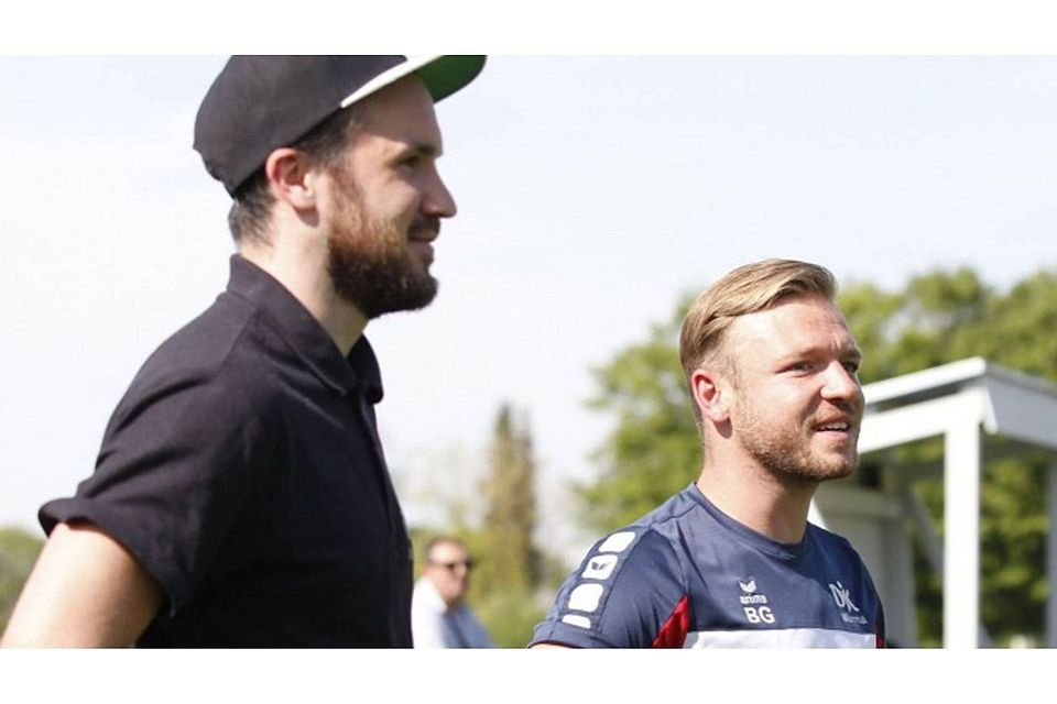 Als Duo waren Andreas Götz (l.) und Benjamin Gollong drei Jahre für die DJK verantwortlich, schnürten dabei auch selbst die Fußballschuhe. Der Kreisliga-Aufstieg 2017 bescherte dem Verein den größten sportlichen Erfolg aller Zeiten. A-Foto: dh