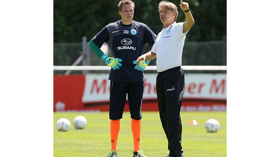 Keeper Redl und Coach Steffen - gut möglich, dass Korbinian Müller am Wochenende nicht mehr im Kasten steht. Foto: Baumann