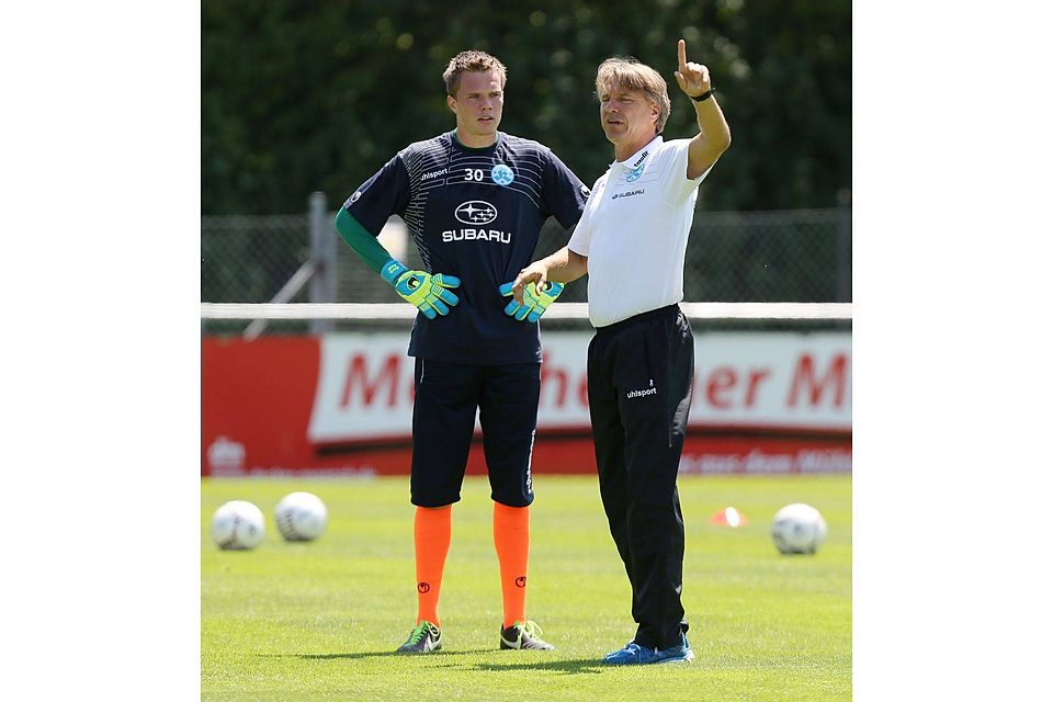 Keeper Redl und Coach Steffen - gut möglich, dass Korbinian Müller am Wochenende nicht mehr im Kasten steht. Foto: Baumann