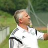 Trainer Mario Minin möchte nach einer enttäuschenden Hinrunde den Klassenerhalt mit dem FC Rosenhof-Wolfskofen baldmöglichst unter Dach und Fach bringen.  F: lst