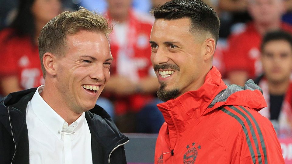 Verstehen sich gut und tauschen sich regelmäßig aus: Bayern-Coach Julian Nagelsmann und Haching-Trainer Sandro Wagner (r.).