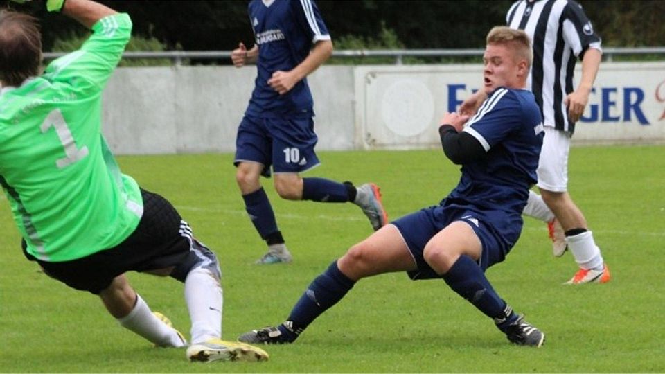 Die SpVgg Windischeschenbach (blau) bleibt nach dem 10.Spieltag auf dem ersten Tabellenplatz