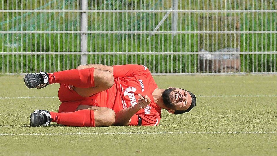 Dersim Rüsselsheim am Boden. Nach der 1:3-Niederlage bei RW Darmstadt II wird es schwer für den Gruppenligisten, die Klasse zu halten. Archivfoto: Tom Klein