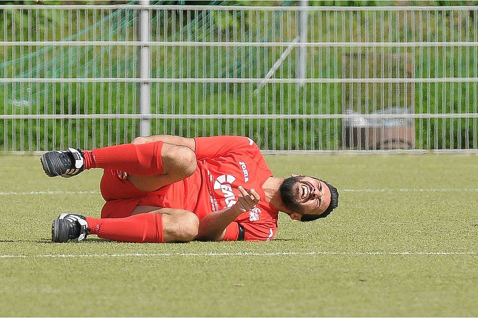 Dersim Rüsselsheim am Boden. Nach der 1:3-Niederlage bei RW Darmstadt II wird es schwer für den Gruppenligisten, die Klasse zu halten. Archivfoto: Tom Klein