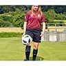 Theresa Deininger ist 17 Jahre alt und spielt seit mehr als zehn Jahren Fußball. In der vergangenen Saison hat sie 38 Tore erzielt, die meisten mit ihrem starken rechten Fuß. Zum FC Bayern will sie aber nicht. 	F.: Jonas Voss