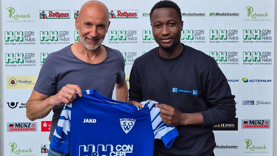 Der Weiler Sportchef Perseus Knab (links) und Neuzugang Landry Aquiteme | Foto: SV Weil