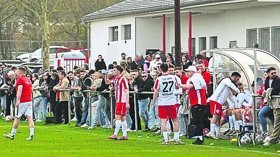 Derbys wie das der Landesligisten TuS Neuhausen und TSG Pfeddersheim sind Publikumsmagnete. Es soll sie auch nach der Reform des Spielbetriebs geben. Zur Not wird bei der Staffeleinteilung der Computervorschlag vom Spielausschuss ausgehebelt. 	Archivfoto: Mirco Metzler / pakalski-press