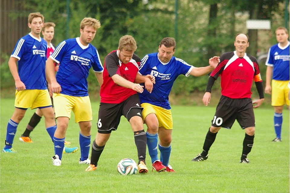 Matthias Scherm (am Ball) und der SV Sulzbach II spielten gut mit, konnten sich aber nur selten gefährlich in Szene setzen. Hofdorf stürmte derweil an die Tabellenspitze.  F: lst
