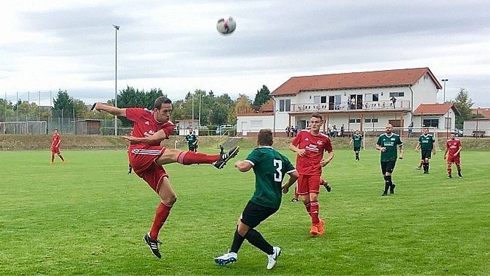 Lufthoheit: Die SG Hüffelsheim ließ dem Heimerfolg gegen Zweibrücken (siehe Foto) einen Auswärtsdreier in Winnweiler folgen. F: Sentz