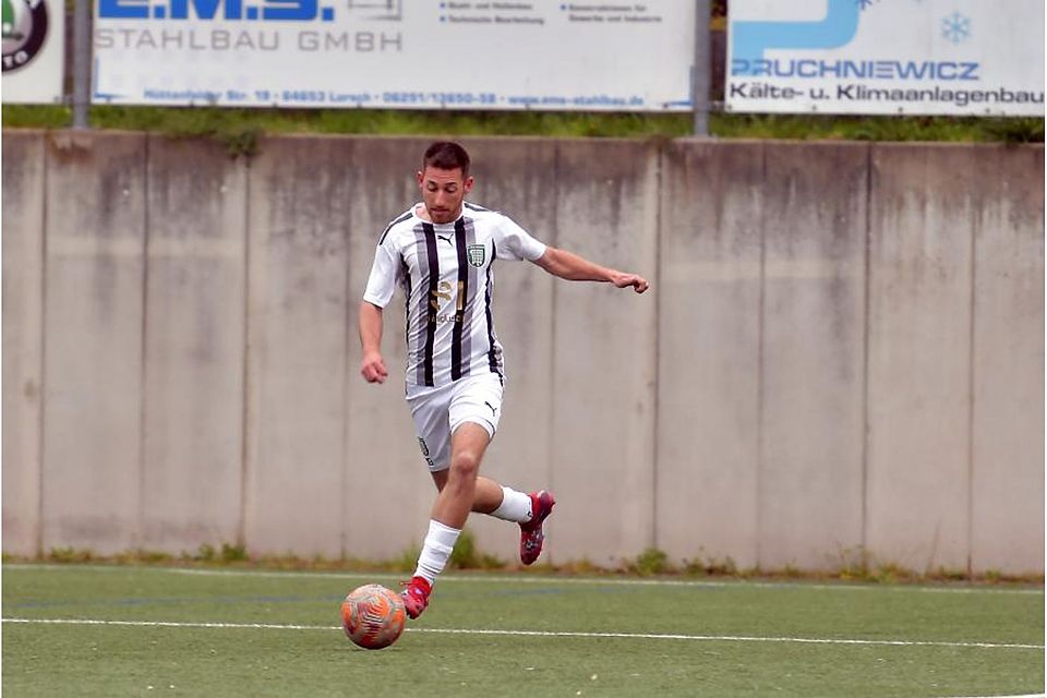 Mit seinen zwei Treffern entschied Kim Naas das Kellerduell beim FC Alsbach zugunsten der wiedererstarkten SG Wald-Michelbach.	Foto: Dagmar Jährling