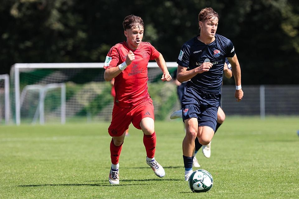 Bekommt die Chance in der Regionalliga Bayern: Nicolas Böhnke, hier im Zweikampf gegen FCB-Talent Tim Binder.