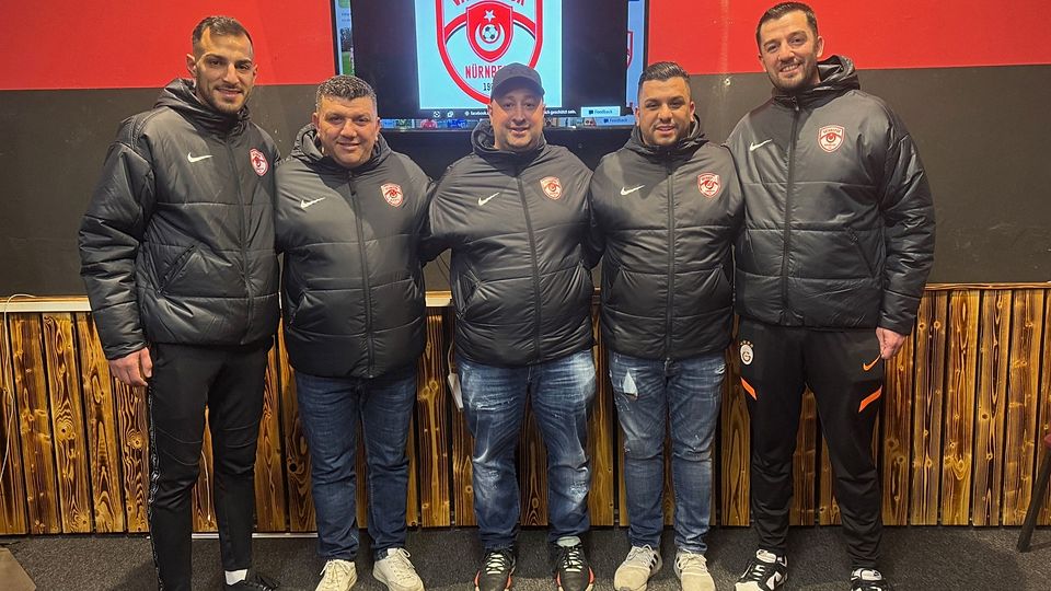 v.l. Trainer Ismail Yüce, Trainer Yasin Sümer, Vorstandsmitglied Yusuf Yilmaz, Vorstandsmitglied Ersin Dalkilic, Spielleiter Fatih Demir