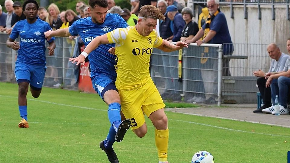 Luca Thissen (am Ball) war ein Homberger Matchwinner. 