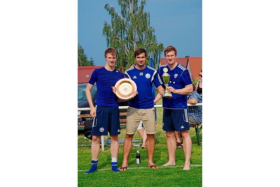 Kreisliga-Meister: Jonas, Adrian und Roman Kain (von links) Foto: Alexander Weiss