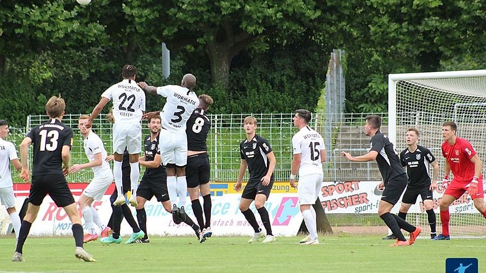 Erster Saisonsieg für Wormatia Worms beim 4:0 gegen Speyer.