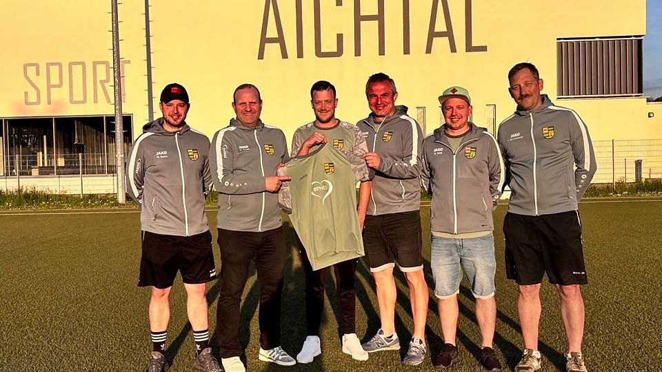 von links nach rechts:  Manuel Bahle (Abteilungsleiter Fußball TSV Neuenhaus), André Bauer (sportlicher Leiter SG Aichtal), Michael Luik, Jugoslav Lukic, Oliver Wein (Stellv. Abteilungsleiter Fußball TSV Grötzingen), Felix Halverscheidt (Abteilungsleiter Fußball TSV Grötzingen)