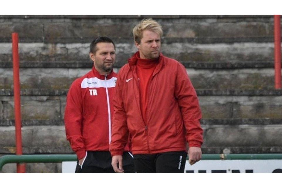 Christoph Schindler (rechts) beerbt Jörn Schulz auf der FSV-Trainerbank.                    F: Olaf Sankat