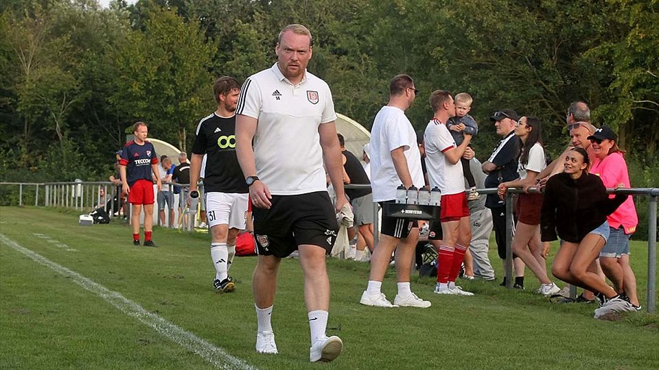 Trainer Henning Bolz (MTV Dänischenhagen) kann in Ruhe die nächsten Schritte mit seiner Mannschaft gehen.