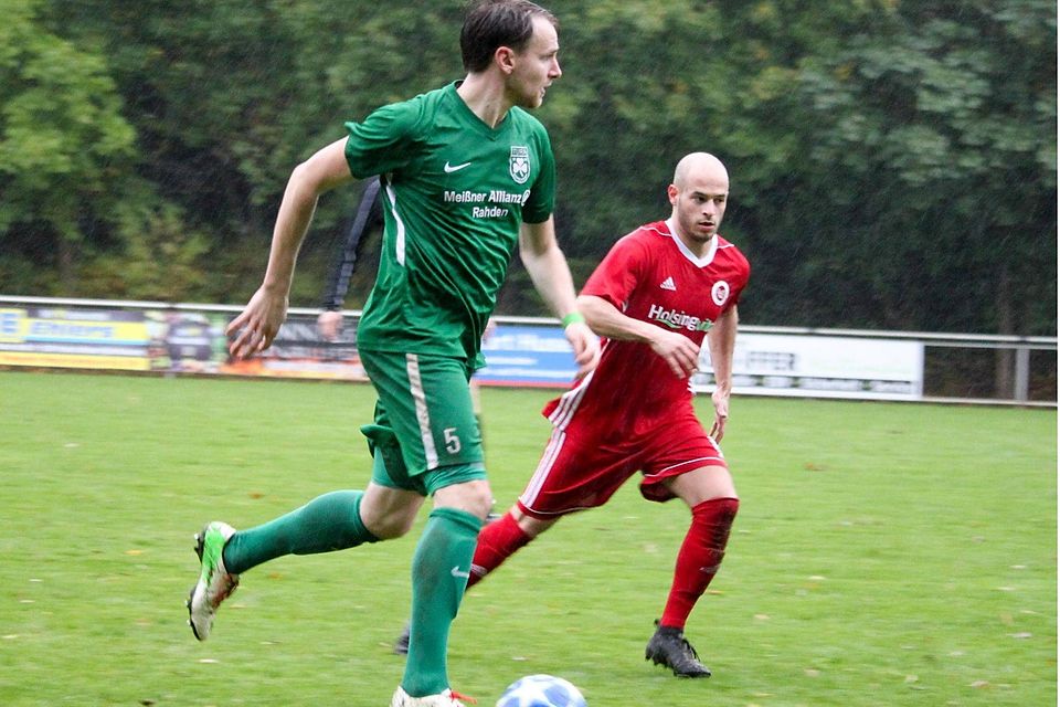 Frederik Rüter und TuRa Espelkamp sorgten mit dem 3:0-Sieg beim SuS Holzhausen für eine echte Überraschung.