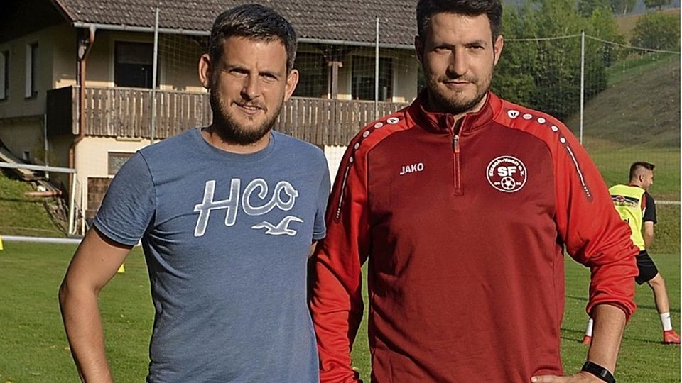 Führen die Zusammenarbeit auch über den Sommer hinaus fort. Florian Schätzle (links) von den Sportfreunden mit SF-Trainer Marco Dufner.