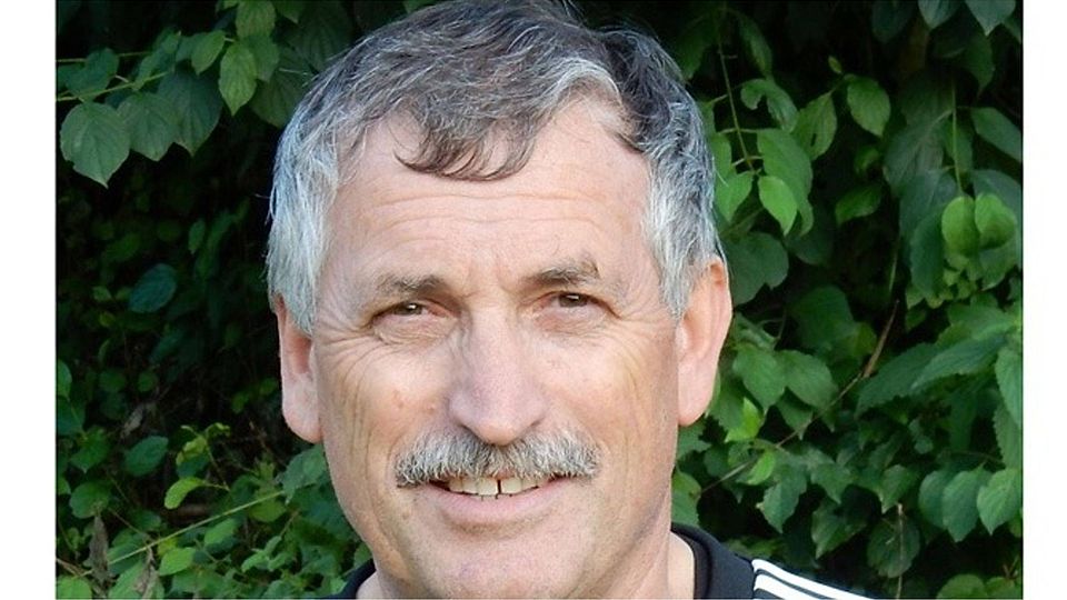 SG-Taufkirchen/Neufraunhofen-Trainer Erich Hübl darf sich im fünften Spiel über den fünften Sieg freuen. Foto: A.Maier