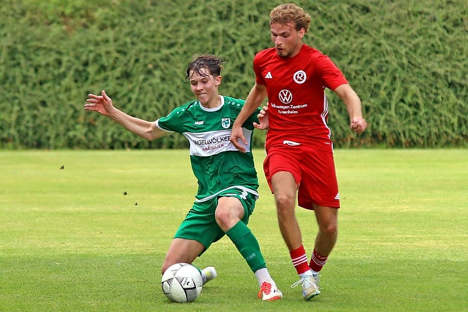 Der TSV 1860 Rosenheim (rechts) deklassiert den SVN München und ist nun seit sechs Spielen ungeschlagen.