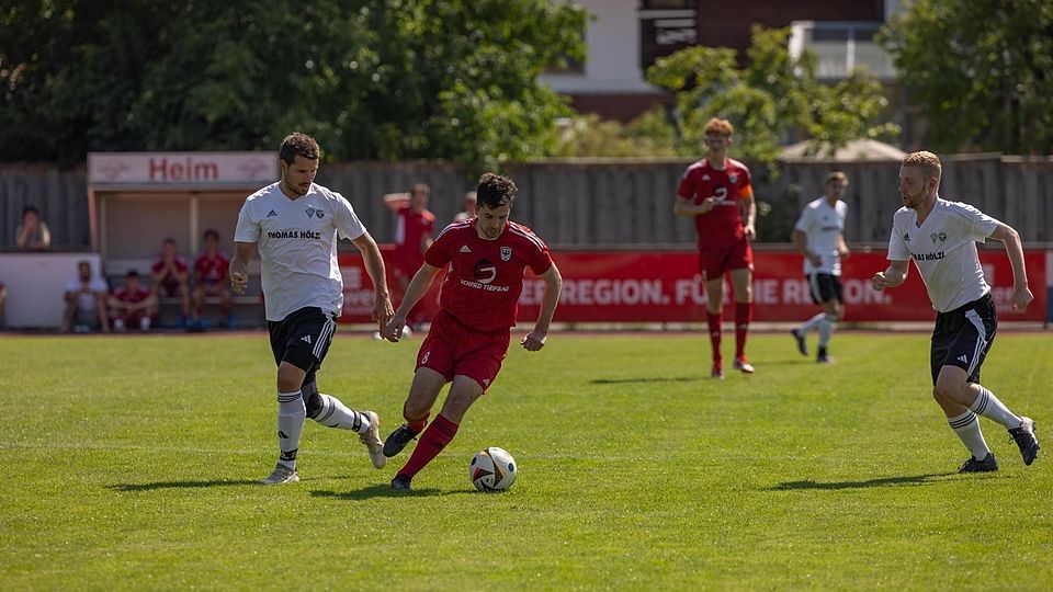 Fußball Kreisklasse 5 SpieleFoto: SG Hausham - SG Gaissach/Wackersberg, Foto: Hanna Braun, am Ball: 8 Benedikt Buechl Hausham, 2 Stefan Willibald Gaissach