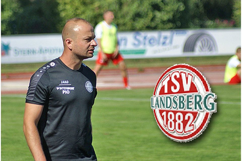 War gegen den FC Gundelfingen von der Leistung seiner Mannschaft überzeugt: Landsbergs Coach Roland Krötz.  Foto: Margit Messelhäuser
