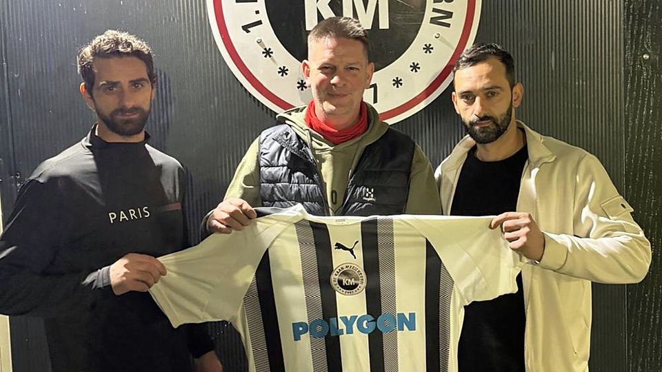 1.FCKM-Vorstandsmitglied Michael Pahl (Mitte) begrüßt Mohammed und Ali Dakouche als neues Trainerteam.