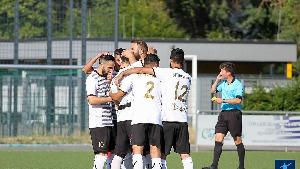 Die Sportfreunde Troisdorf gewinnen im Topspiel mit 1:0 gegen den 1. FC Niederkassel II.