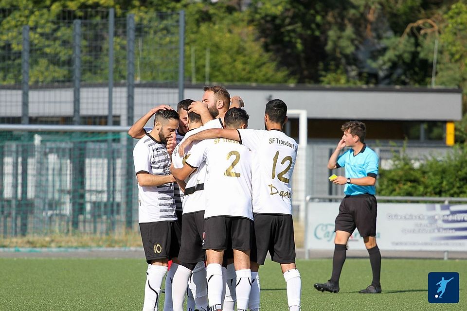Die Sportfreunde Troisdorf gewinnen im Topspiel mit 1:0 gegen den 1. FC Niederkassel II.