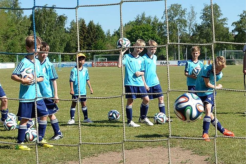 Neuer Rekord: 53 Jungen und Mädchen nahmen am Fußball-Camp des BFV bei der SpVgg SV Weiden teil. Foto: Prem