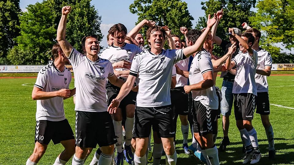 Freude über den Aufstieg: Der neue Kreisklassist TSV St. Wolfgang hat zum Saisonauftakt Heimrecht.