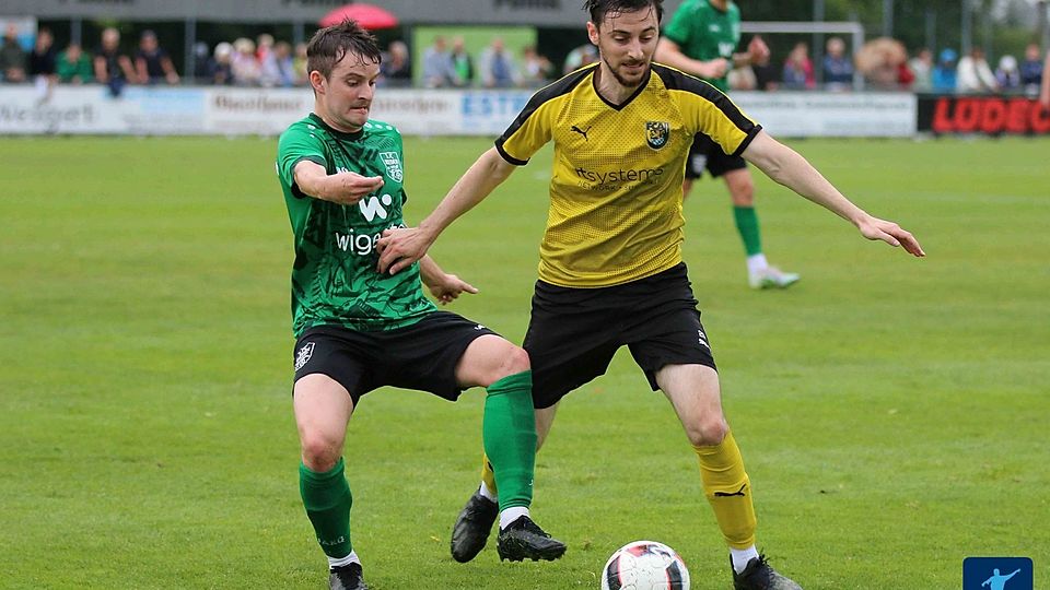 Der FC Amberg um Co-Spielertrainer Benjamin Burger (rechts, hier in Rieden) ließ sich auch von Schmidmühlen nicht stoppen.