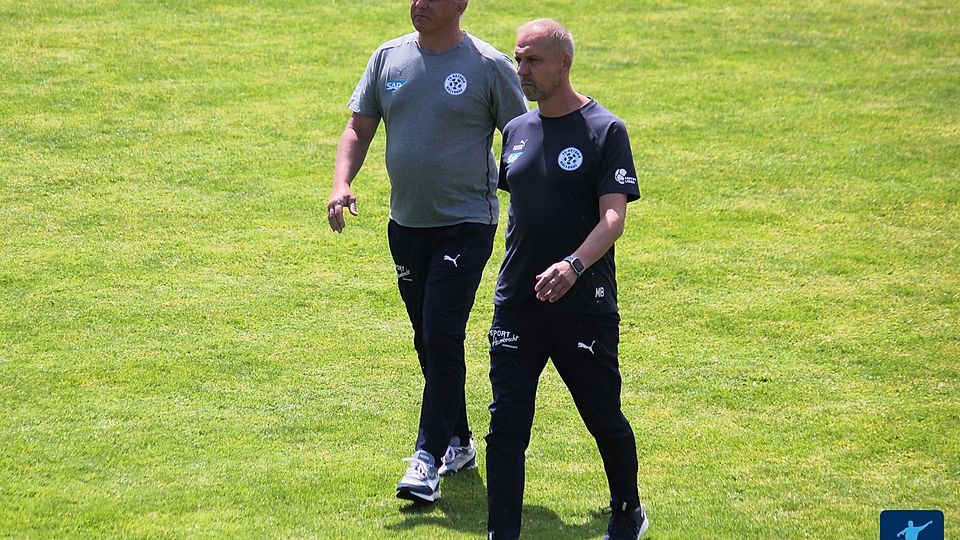 FCA-Trainer Matthias Born und sein Co. Thorsten Stoll sind mit ihren Kickern in die Vorbereitung gestartet.