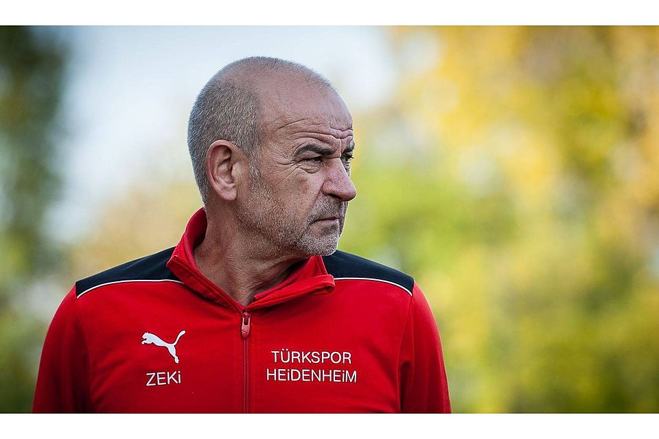 Türkspors Trainer, Zeki Evrensel, will kein Osterhase sein. Foto: Heidenheimer Zeitung.
