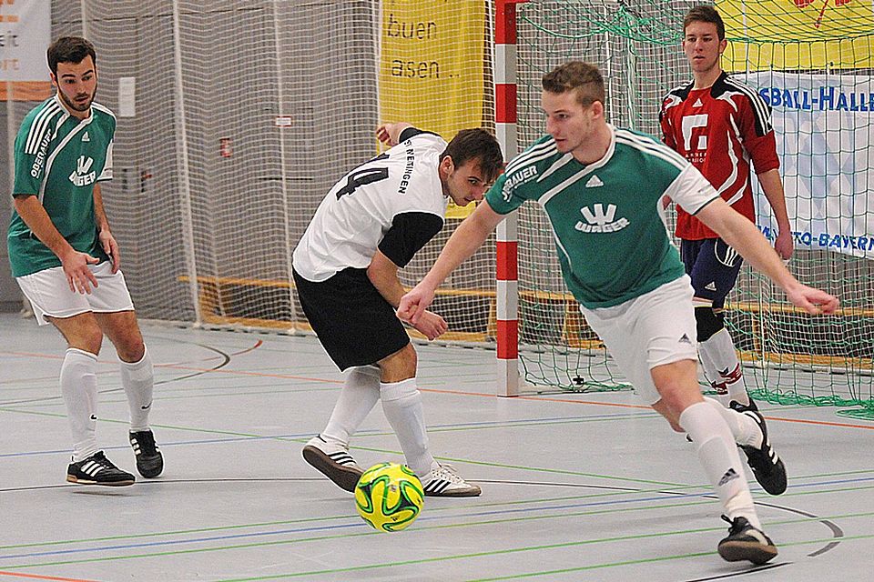 Am 21. Dezember beginnt die Hallensaison im Landkreis. Gundelfingens David Anzenhofer (rechts) spielt dabei in der Kreissporthalle um den Intersport-Seeßle-Cup. Foto: Brugger Am 21. Dezember beginnt die Hallensaison im Landkreis. Gundelfingens David Anzenhofer (rechts) spielt dabei in der Kreissporthalle um den Intersport-Seeßle-Cup. Foto: Brugger