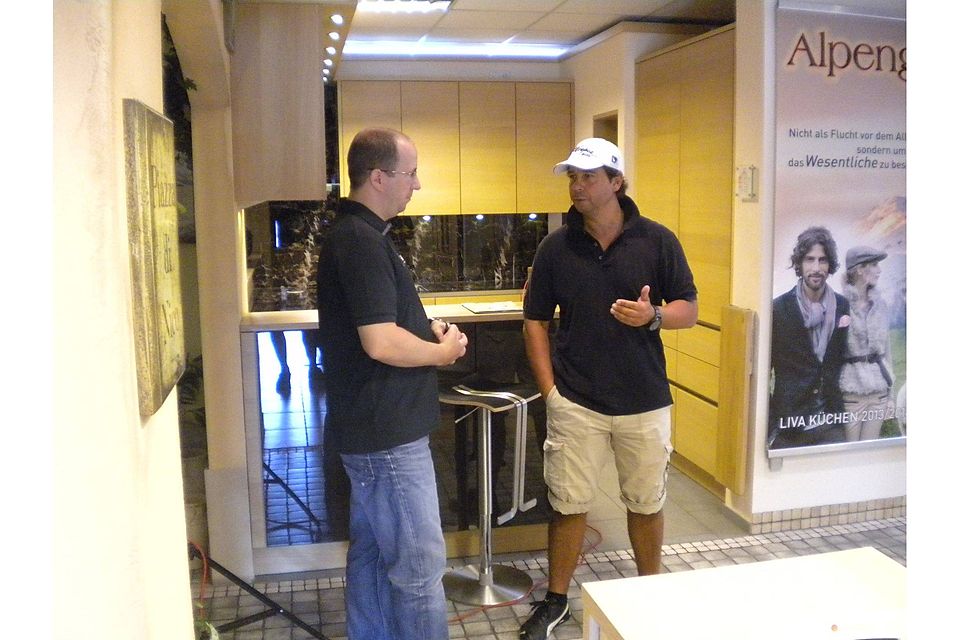 FuPa Niederrhein-Chef Christian Kurth im Gespräch mit Die Küchenwelt-Inhaber Thomas Brag
