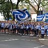 MSV-Fans marschierten vor dem Hinspiel gemeinsam zum Stadion. 