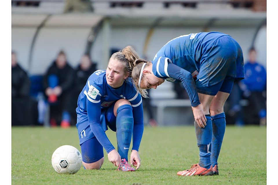 Bereit für das Spiel  des SV Meppen am Sonntag gegen BW Hohen Neuendorf: Franziska Gieseke (l.) und Rieke Dieckmann. Foto: Doris Leißing