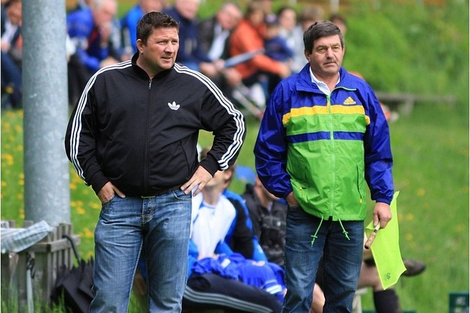 Jürgen Faschingbauer (li.) legt sein Traineramt beim TSV Ringelai im Sommer nieder  Foto: Werner Grübl