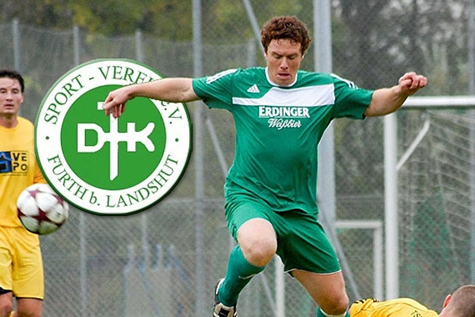 Mit breiter Brust kann die DJK-SV Furth um Spielertrainer Mario Bjelobrk in die Rückrunde gehen.  Montage: Wagner