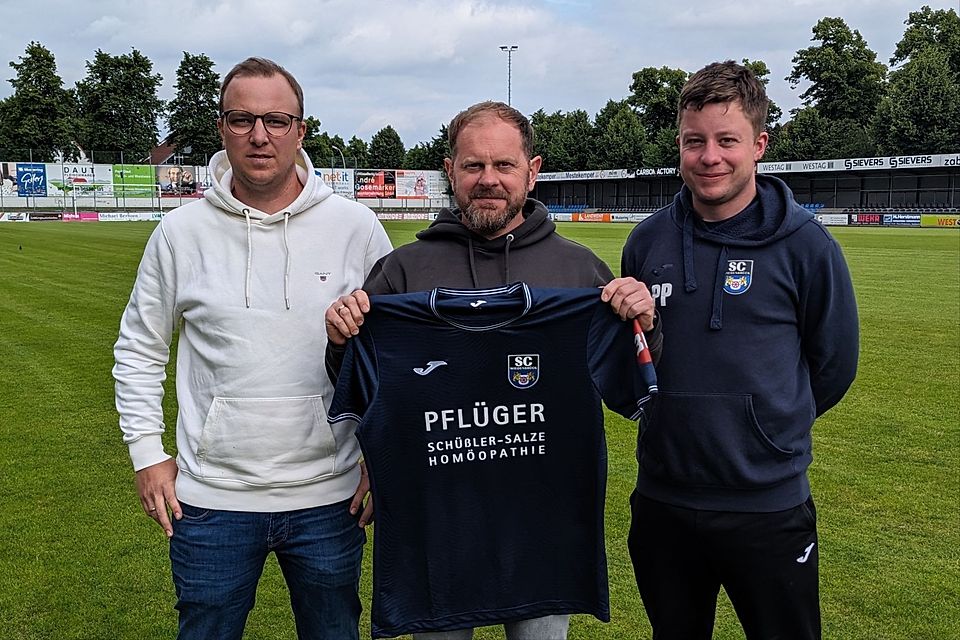 (v. l.:) Tobias Brockschnieder, Mariusz Rogowski und Geschäftsführer Patrick Poppe.