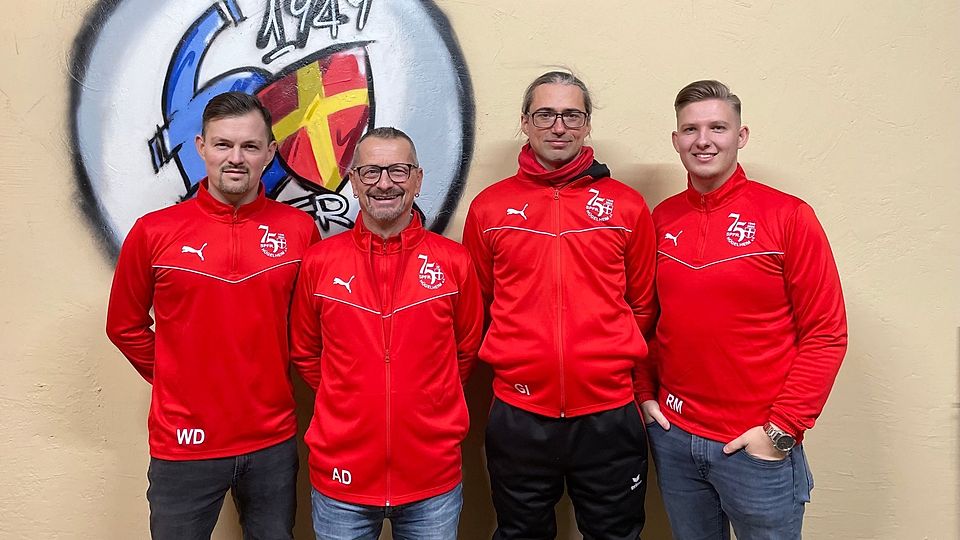 Von links nach rechts: Waldemar Durban (2. Vorstand), Andreas Duttlinger (Trainer 1. Mannschaft), Georg Imgraben (Trainer 2. Mannschaft), Robin Maier (Spielausschussvorsitzender).