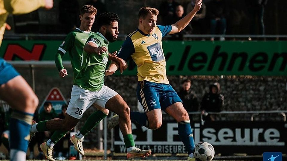 Rutscht die SpVgg Vreden (in Gelb) am letzten Spieltag erstmals in dieser Saison auf einen Abstiegsplatz und folgt der SG Finnentrop/Bamenohl in die Westfalenliga?