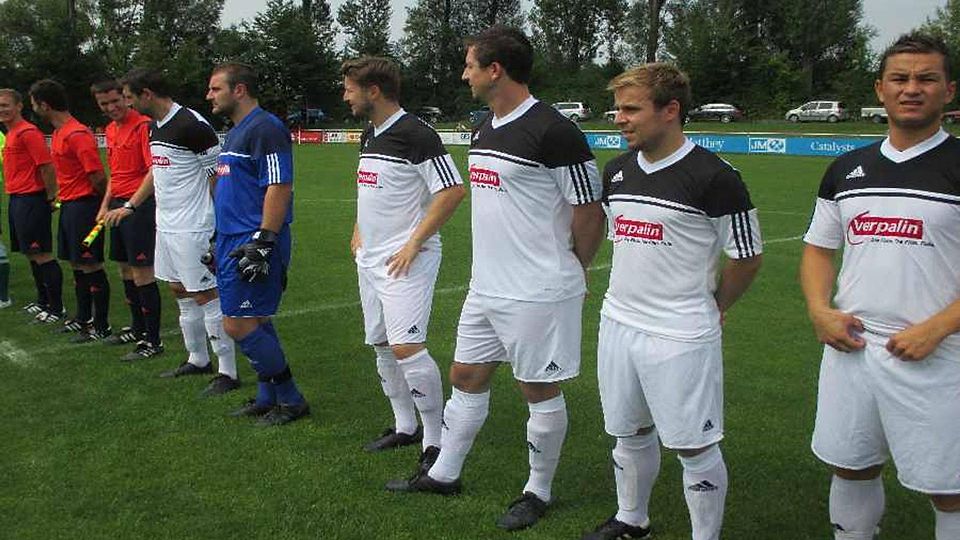 Der 1. FC Redwitz um Patrick Schuberth (re.) hat in der Landesliga noch einen harten Weg vor sich, bis zum Ziel Klassenerhalt.