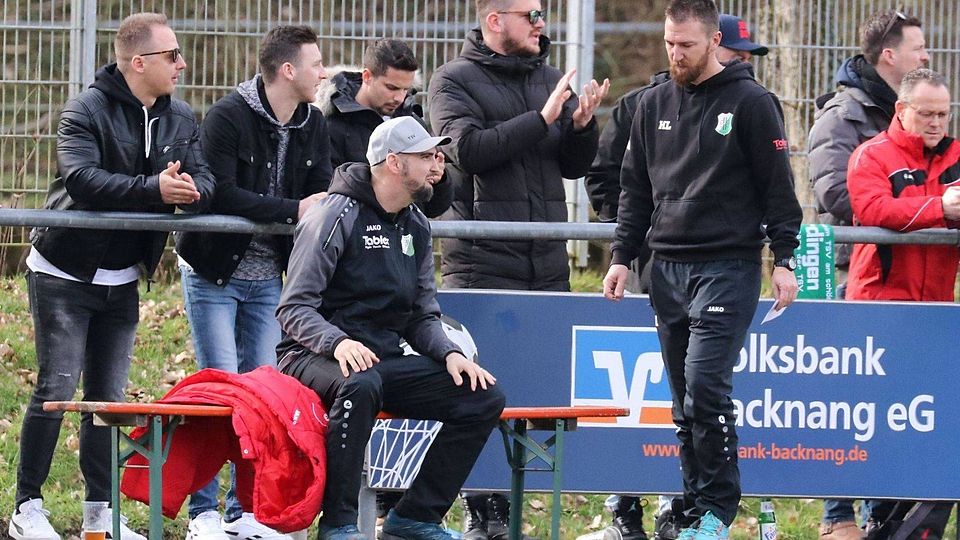 Aktuell trainiert Holger Ludwig (rechts stehend) noch den TSV Heimerdingen. 