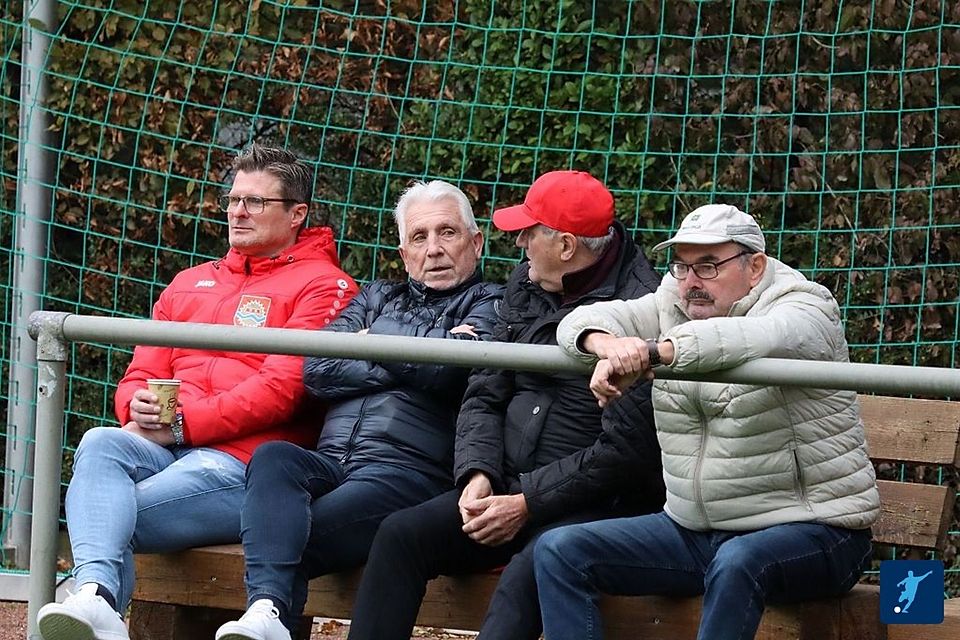 Klaus Fischer (Zweiter von links) war beim SV Sonsbeck zu Gast. 